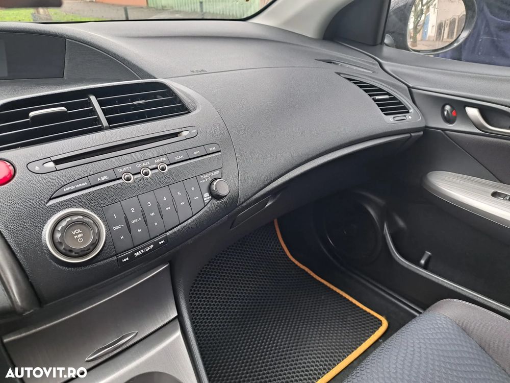 Honda Civic 1.8i ES - 15