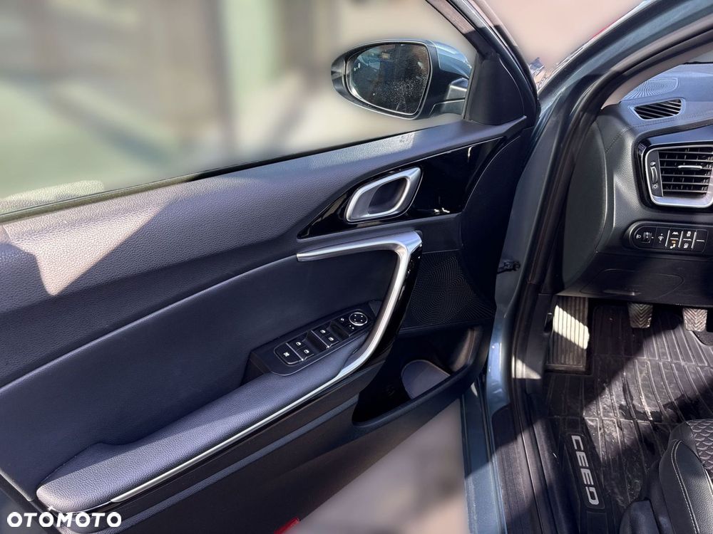 Kia Ceed - 10