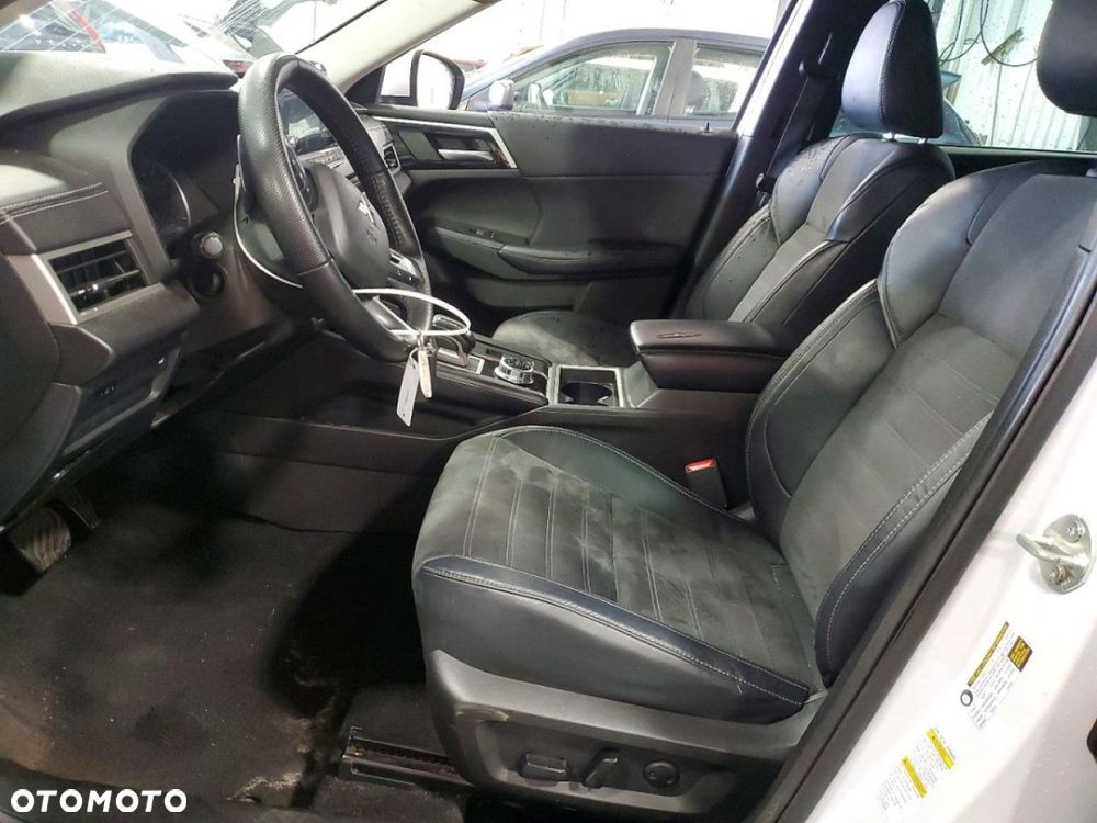 Mitsubishi Outlander - 7