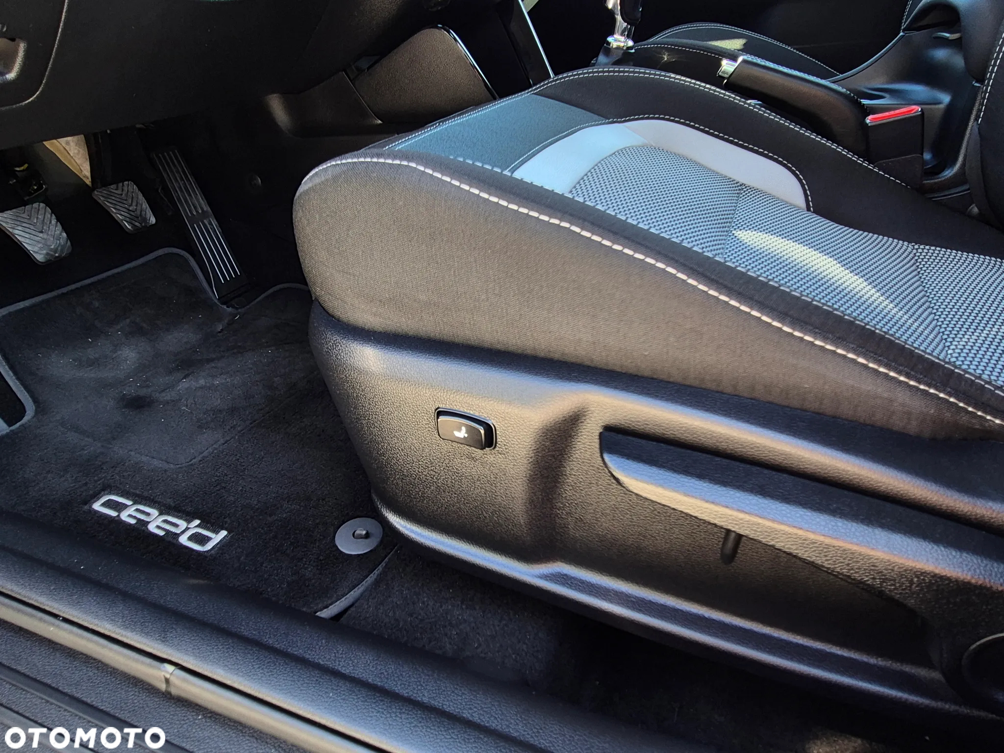 Kia Ceed 1.6 CRDi 136 ISG Platinum Edition - 36
