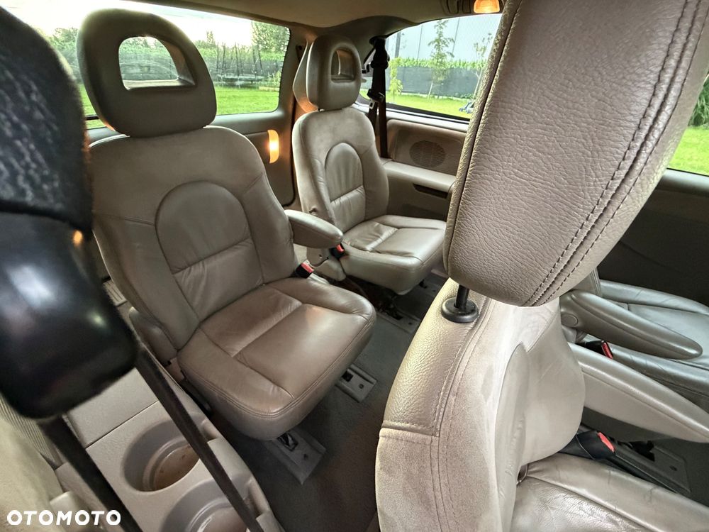 Chrysler Grand Voyager 3.3L AWD Limited - 11