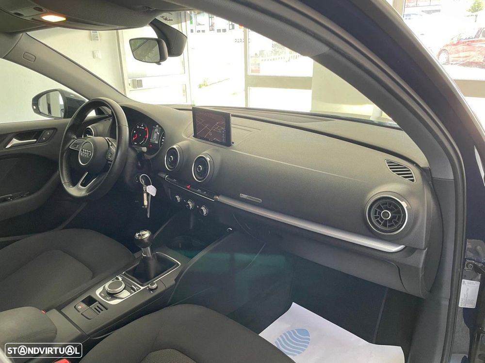 Audi A3 Sportback 30 TDI Design - 28