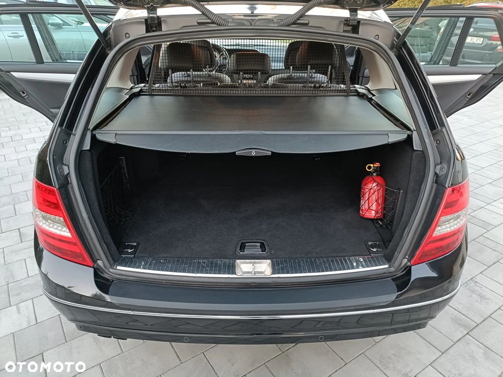 Mercedes-Benz Klasa C - 32