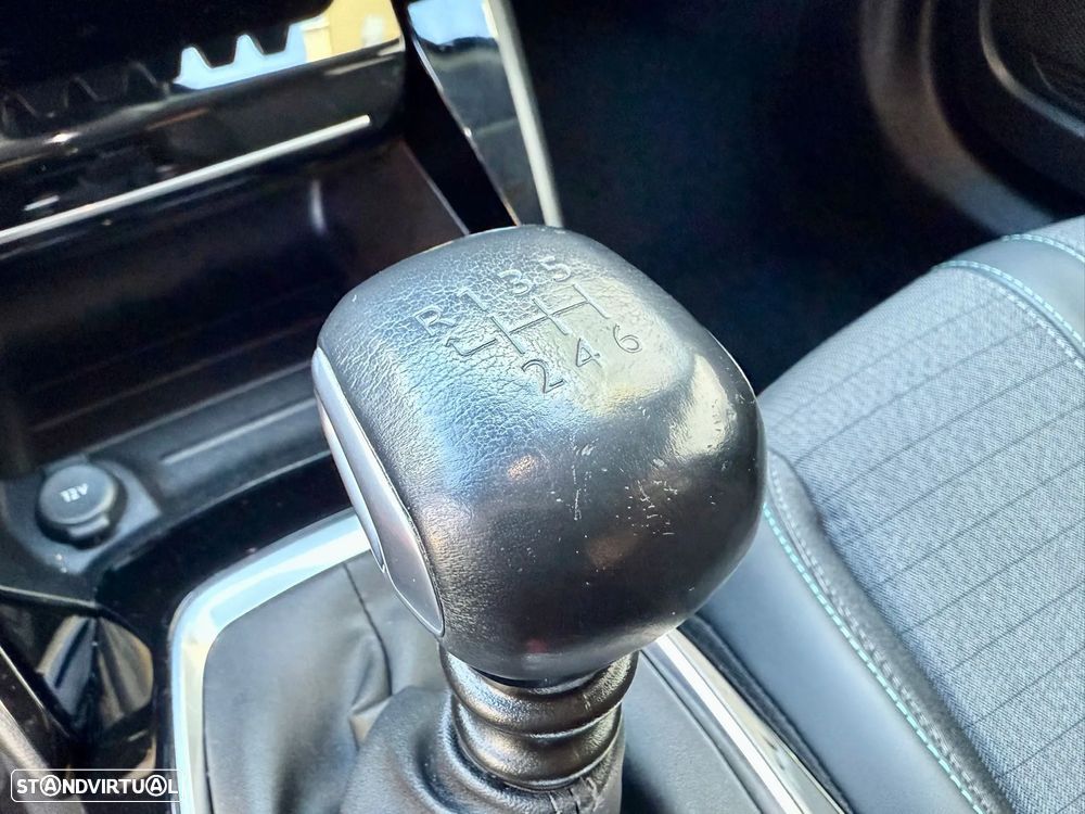 Peugeot 2008 PureTech 130 Allure Pack - 26