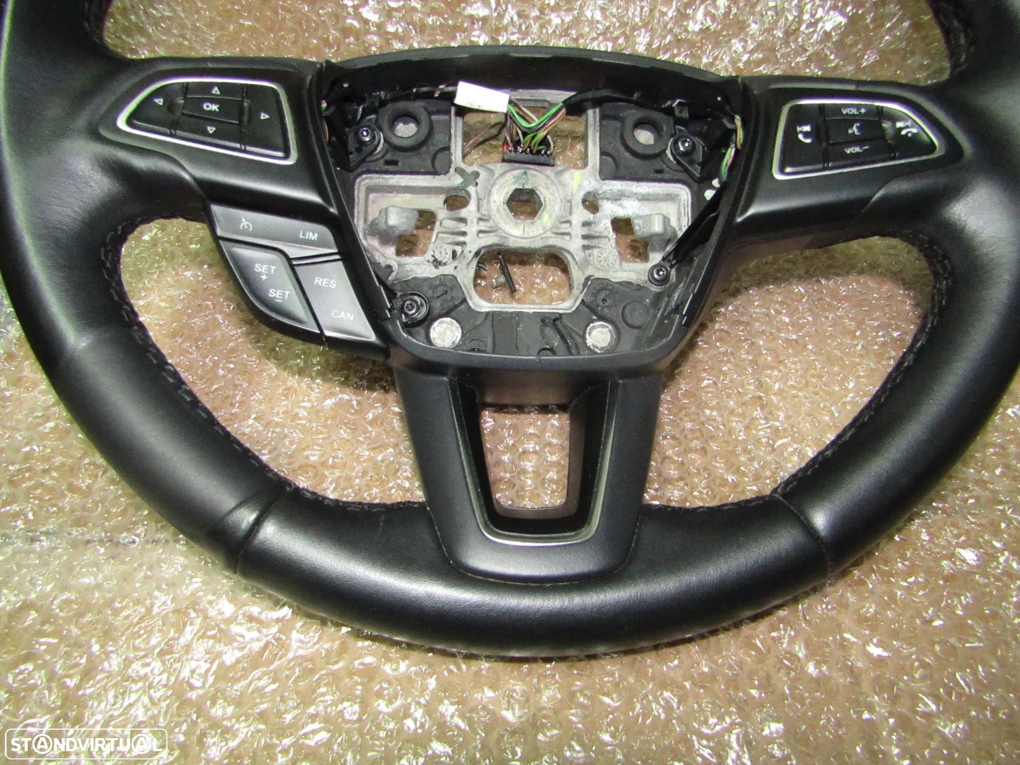 Volante Ford Focus ano 2016 em pele c/comandos (ver descrição) - 2