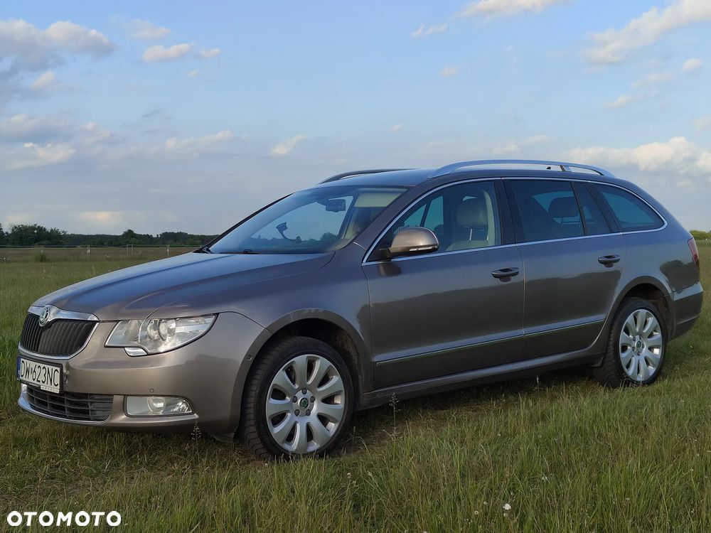 Skoda Superb 2.0 TDI Platinum DSG - 2