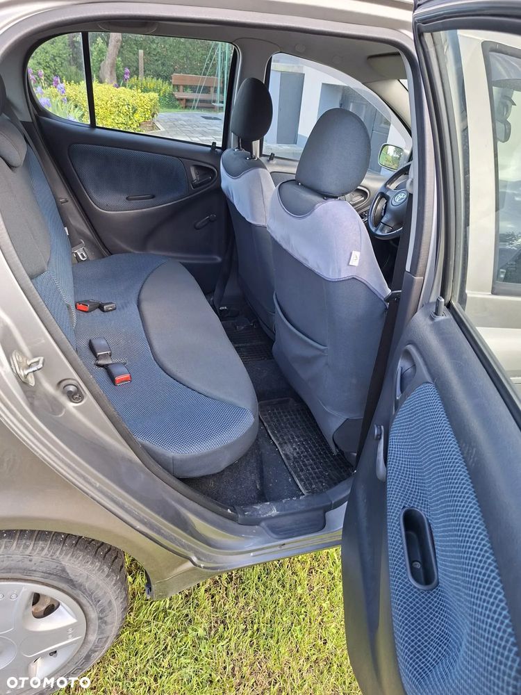 Toyota Yaris 1.4 D-4D Base - 5