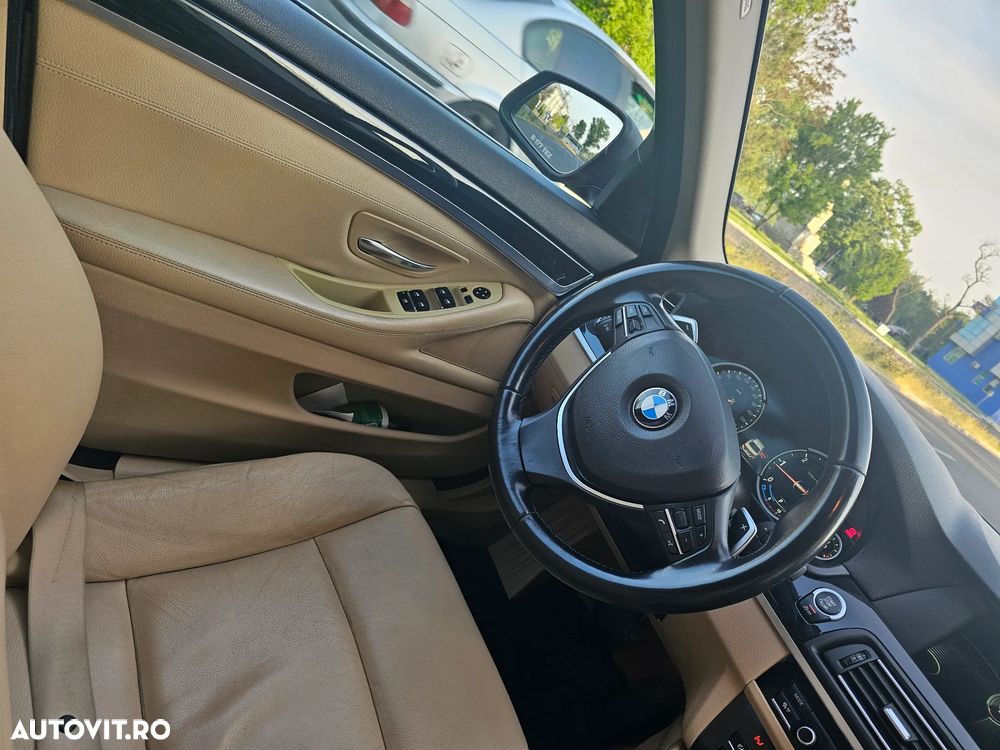 BMW Seria 5 525d xDrive - 11