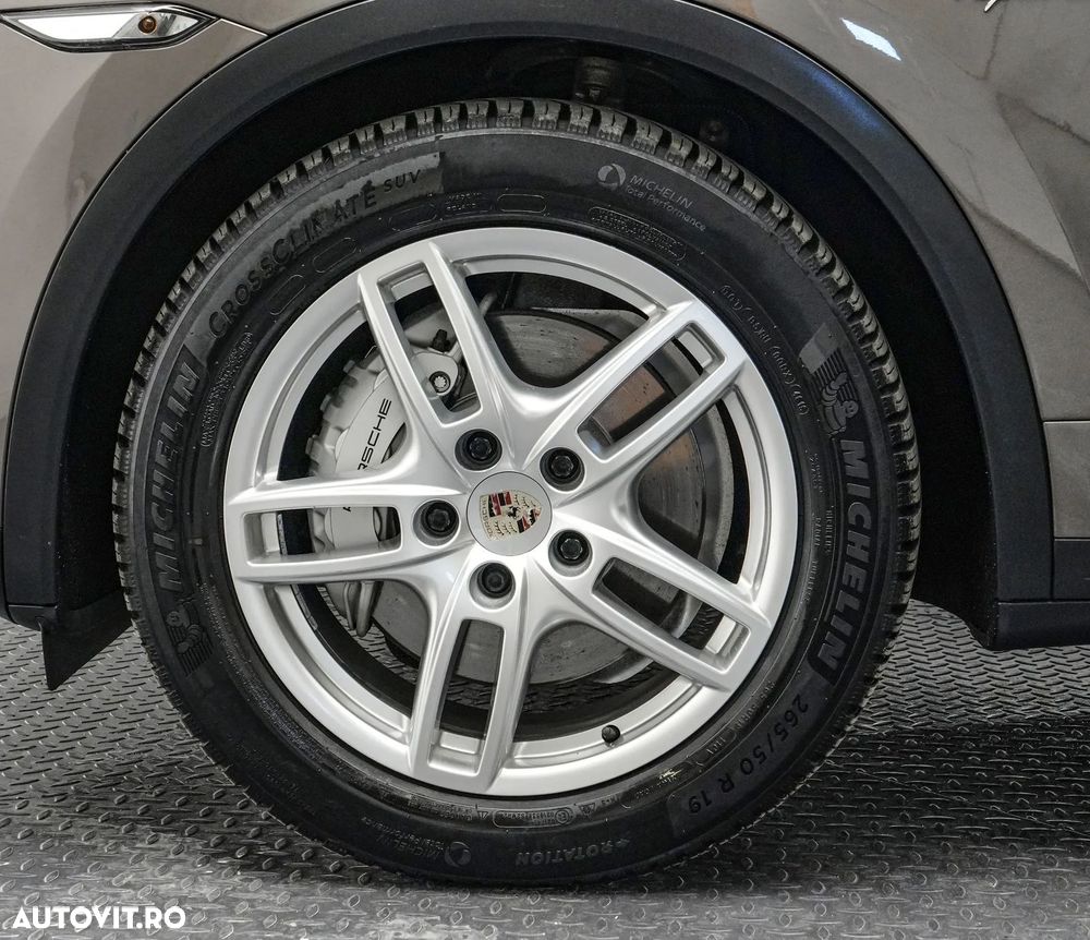 Porsche Cayenne - 26