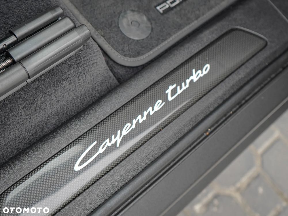 Porsche Cayenne Turbo S E-Hybrid - 22