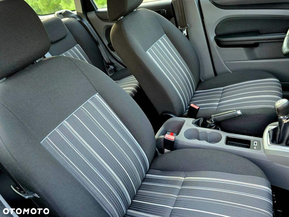 Ford Focus 1.6 16V Titanium - 24