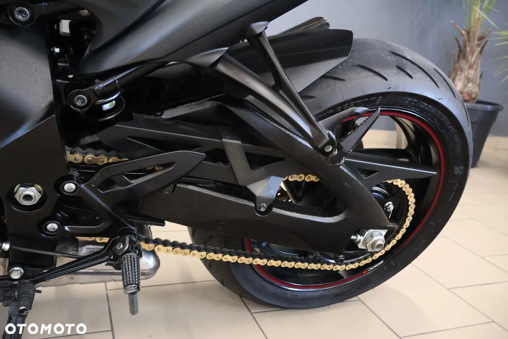 Suzuki GSX - 23