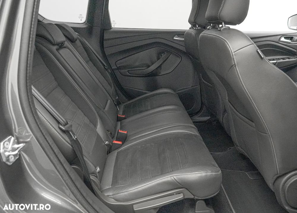 Ford Kuga 2.0 TDCi 4WD Powershift ST-Line - 17