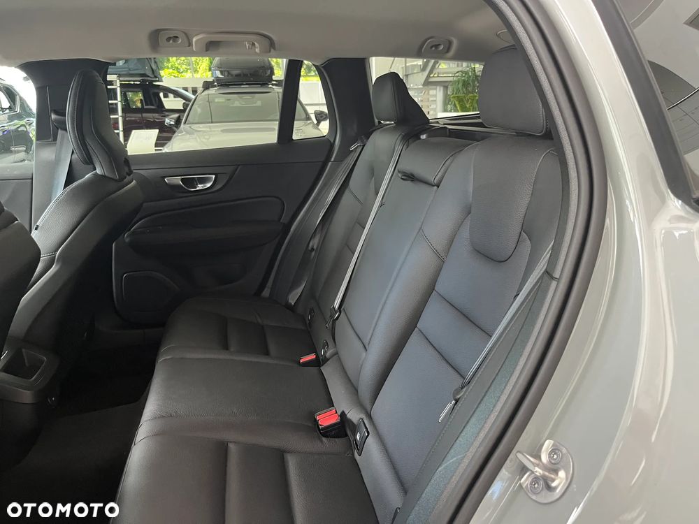 Volvo V60 B4 B Plus Dark - 14
