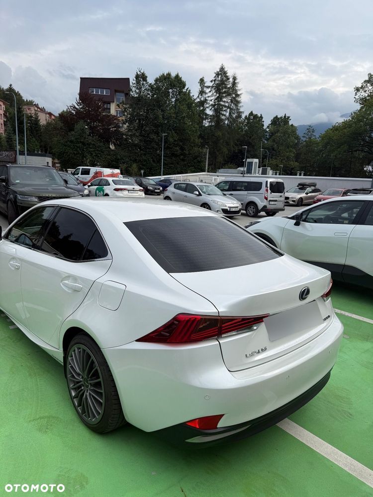Lexus IS 300h Business Edition - 9