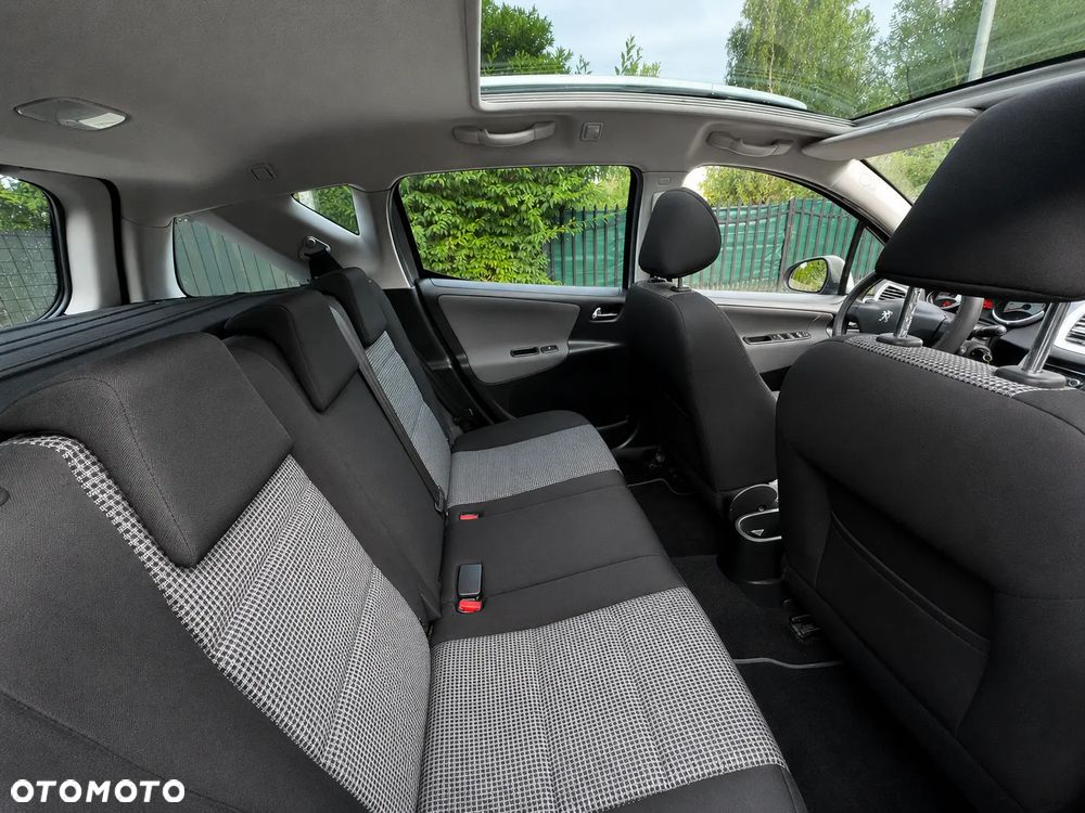 Peugeot 207 - 15