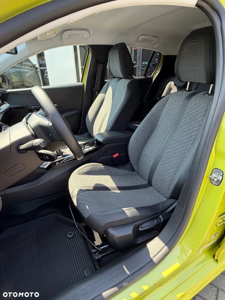 Peugeot 208 - 12