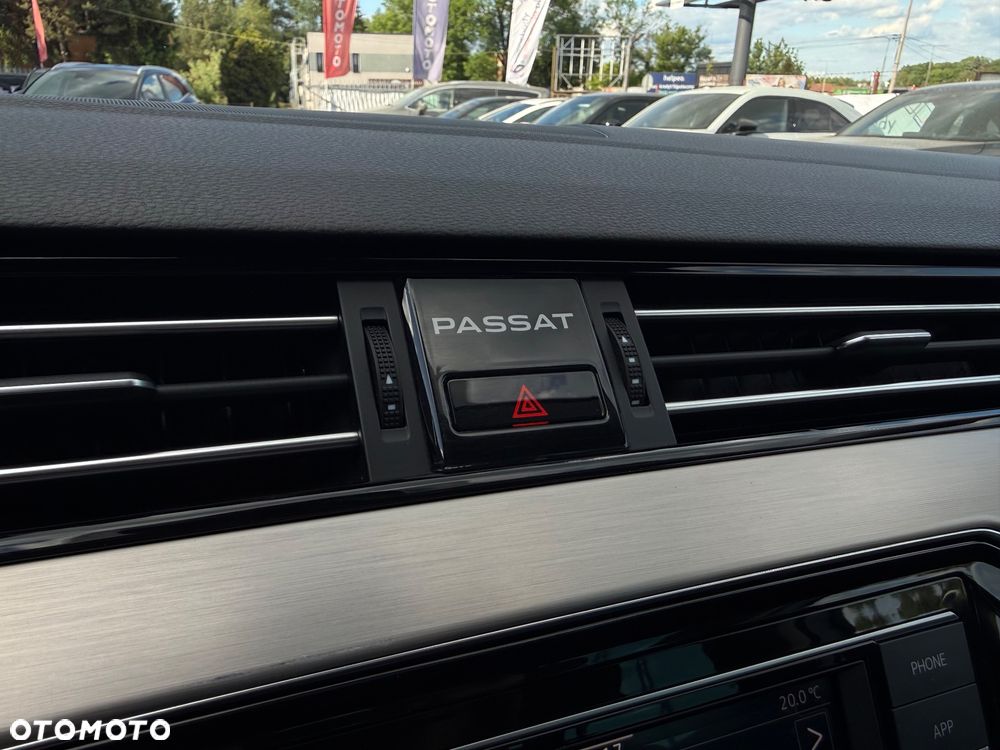 Volkswagen Passat - 25