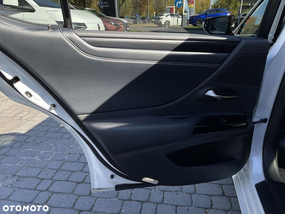 Lexus ES 300h Business Edition - 16