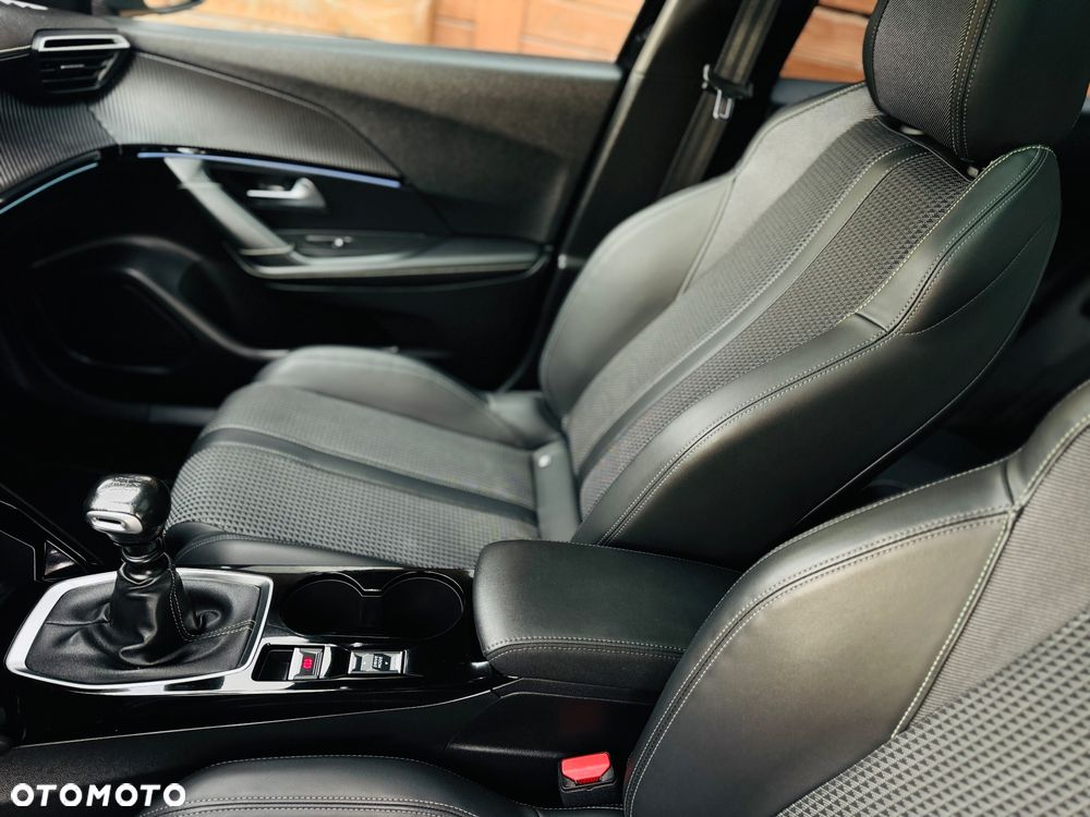 Peugeot 2008 PureTech 130 GT - 13