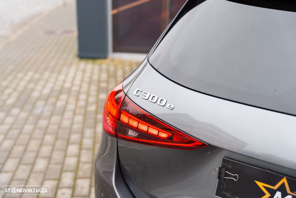 Mercedes-Benz C 300 e T 9G-TRONIC Avantgarde - 32