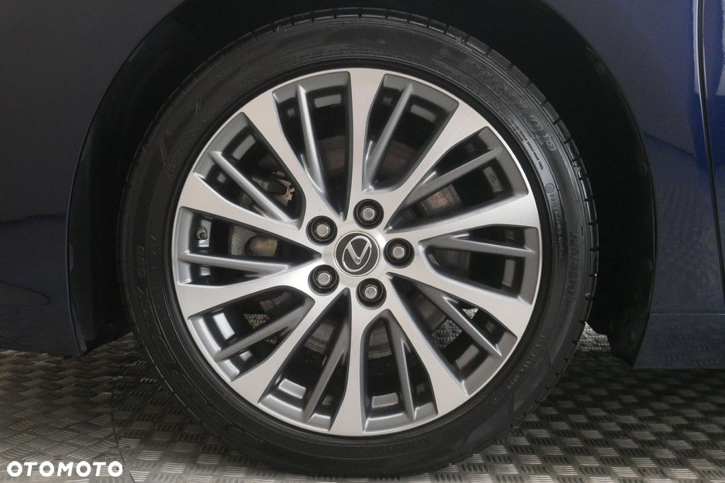Lexus ES - 14