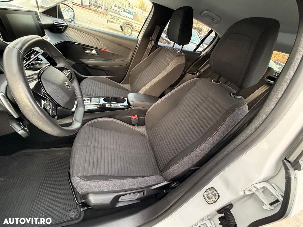 Peugeot 208 1.2 L PureTech STT EAT8 Allure - 17