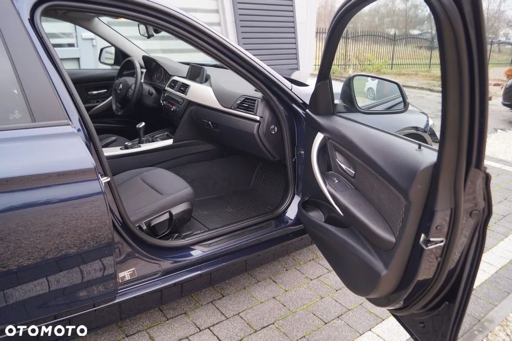 BMW Seria 3 318d DPF Edition Exclusive - 25