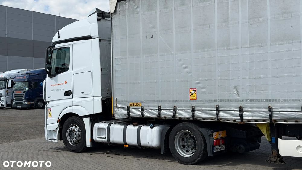 Mercedes-Benz Actros - 3