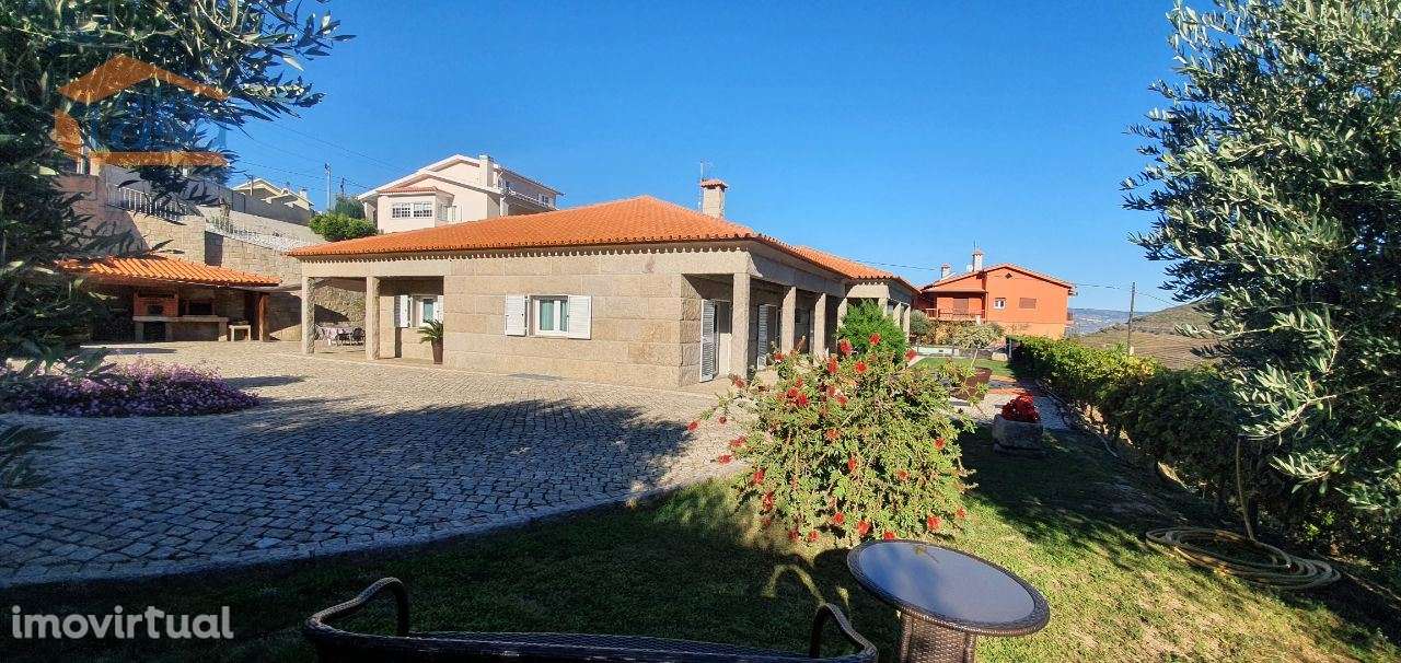 Moradia T6 - Grande imagem: 2/27