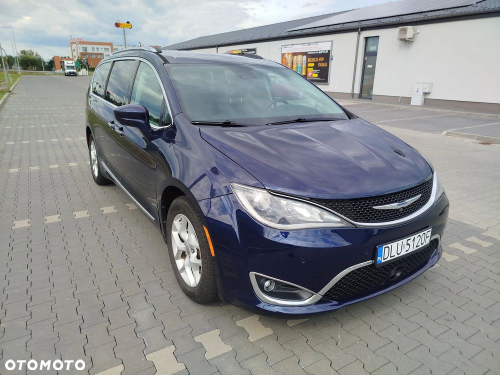 Chrysler Pacifica - 1