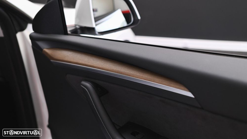 Tesla Model Y Long Range Dual Motor AWD - 35