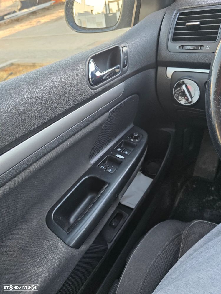 VW Golf 2.0 TDi Comfortline - 4