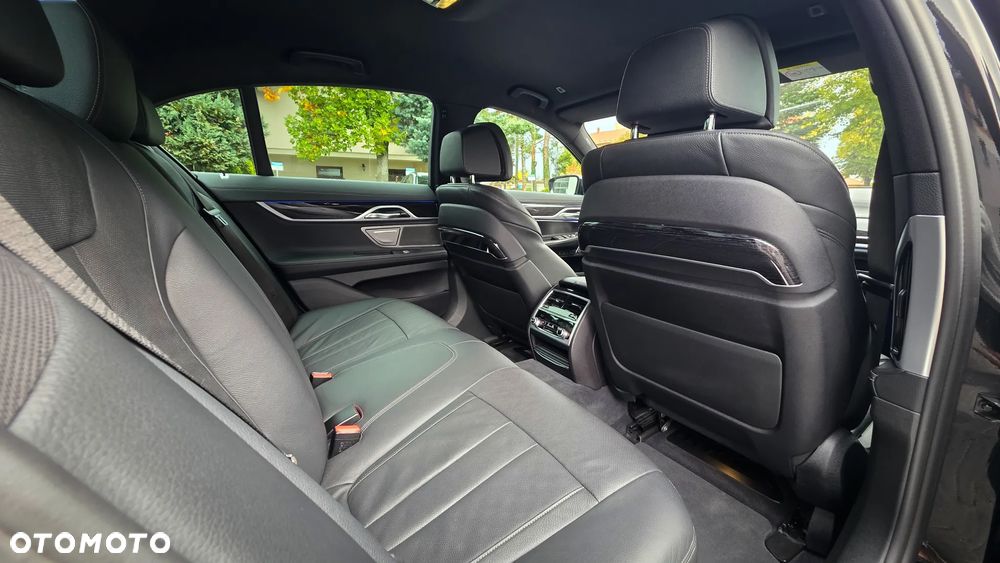 BMW Seria 7 740d xDrive mHEV sport - 27