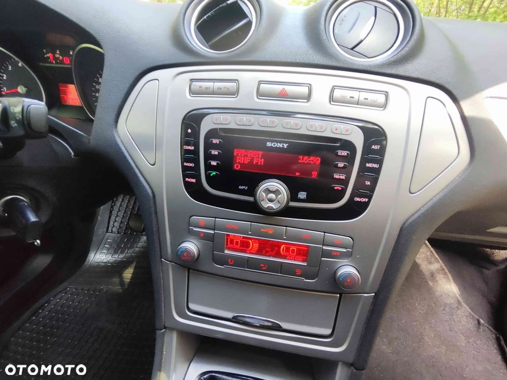Ford Mondeo 2.0 Trend - 13