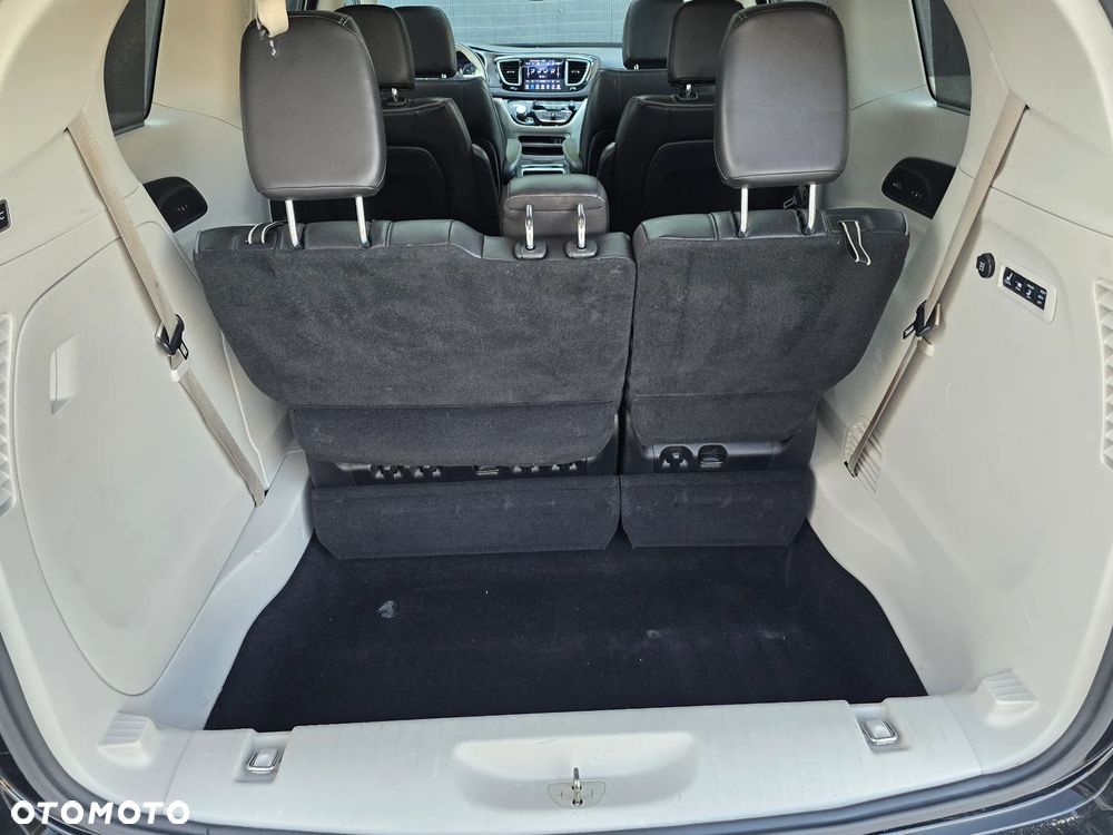 Chrysler Pacifica - 39