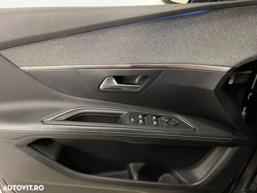 Peugeot 3008 225 e-EAT8 Allure Pack - 26