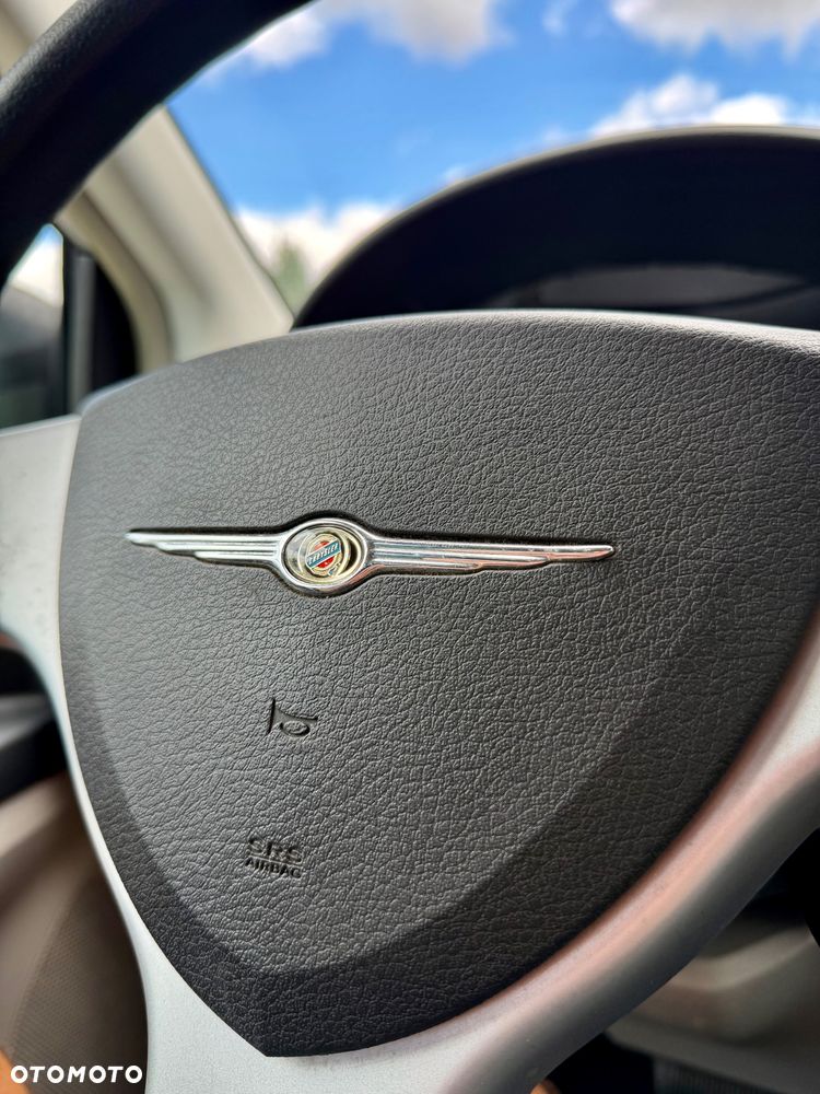 Chrysler Grand Voyager 2.8 CRD LX - 24