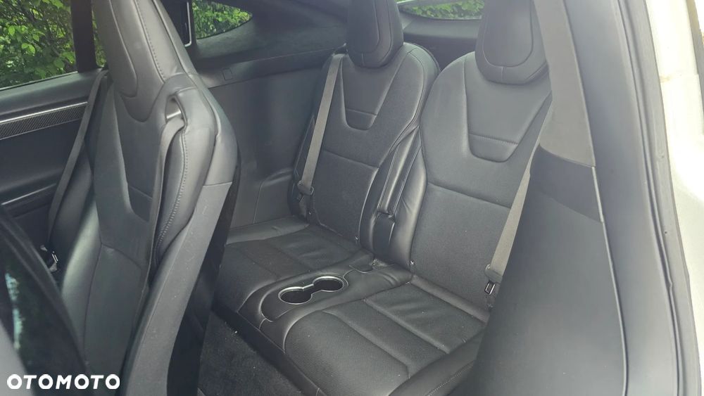 Tesla Model X - 19