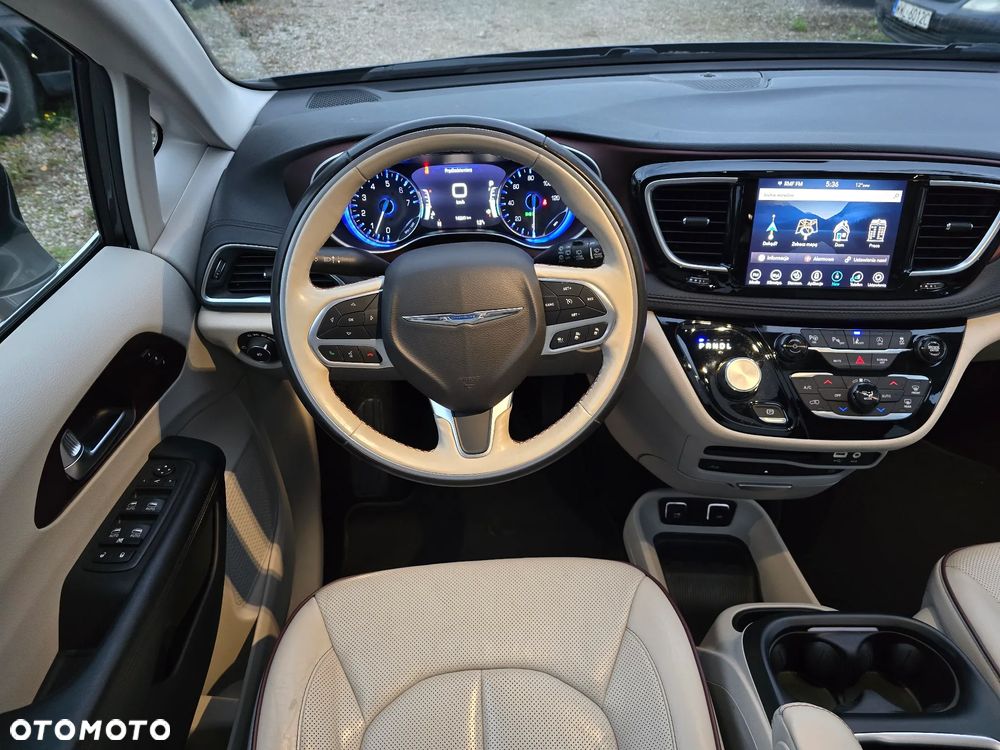 Chrysler Pacifica - 23