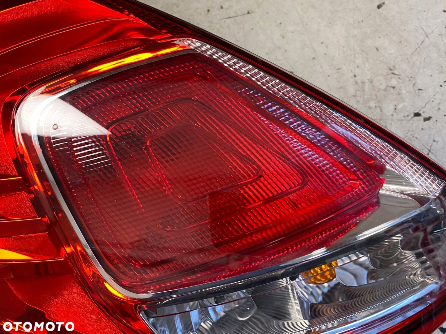 FORD FIESTA MK7 LAMPA LEWY TYŁ - 8