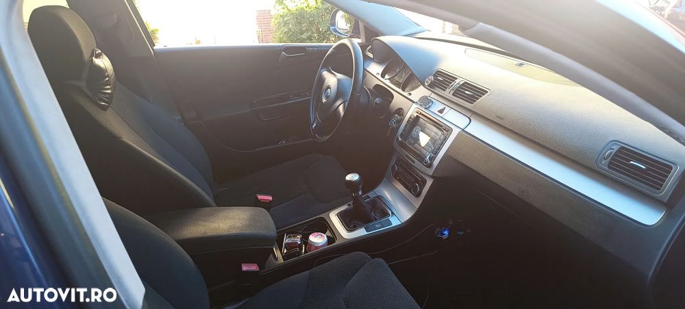 Volkswagen Passat 2.0TDI Comfortline DPF Bluemotion Technology - 5