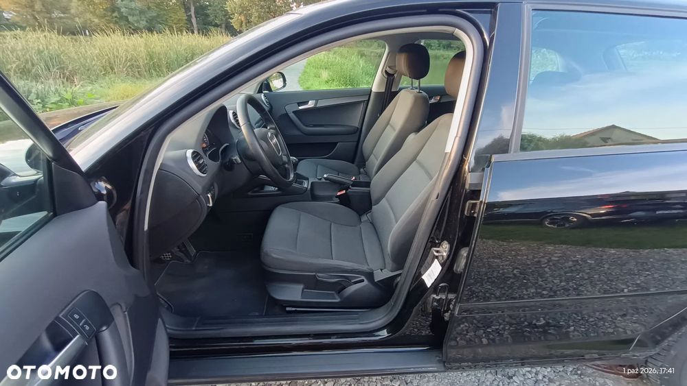 Audi A3 Sportback 1.6 Ambiente - 17