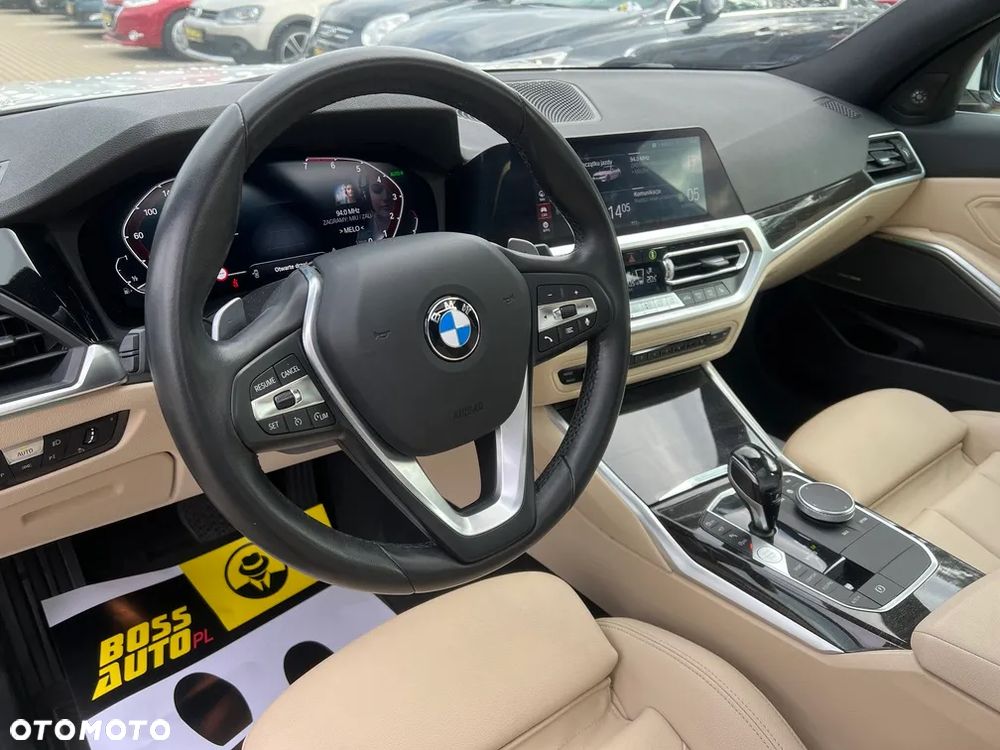 BMW Seria 3 330i Luxury Line - 12