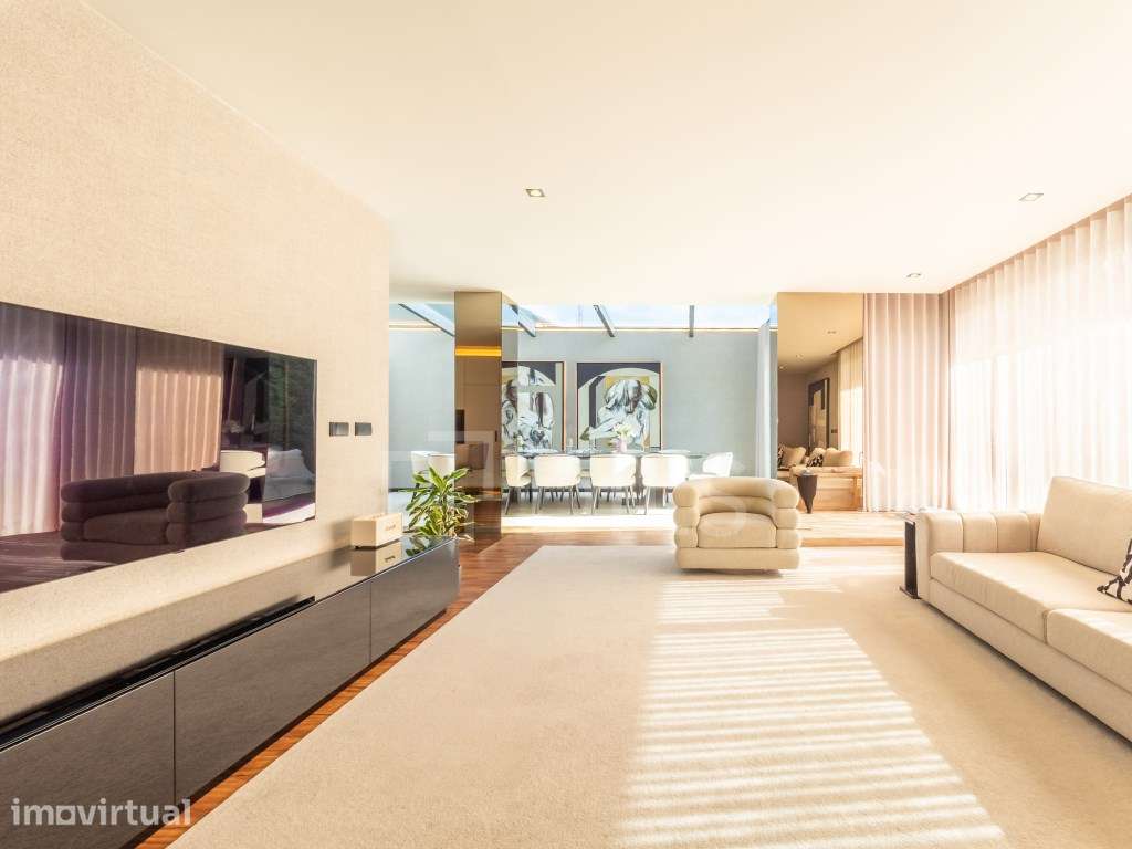 Moradia T4 com 3 suites, jardim e piscina na Maia - Grande imagem: 4/36