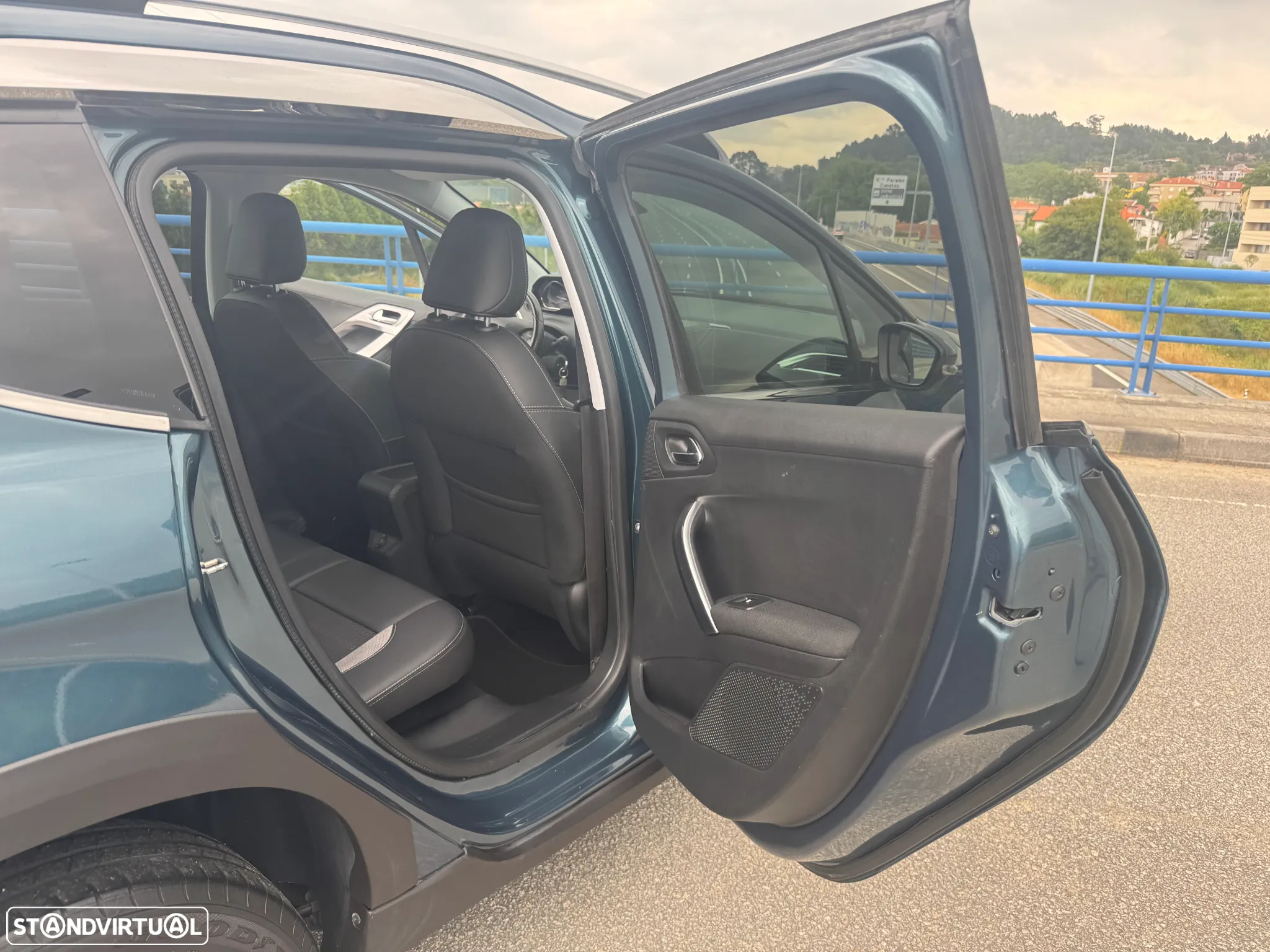 Peugeot 2008 1.2 PureTech Allure - 19