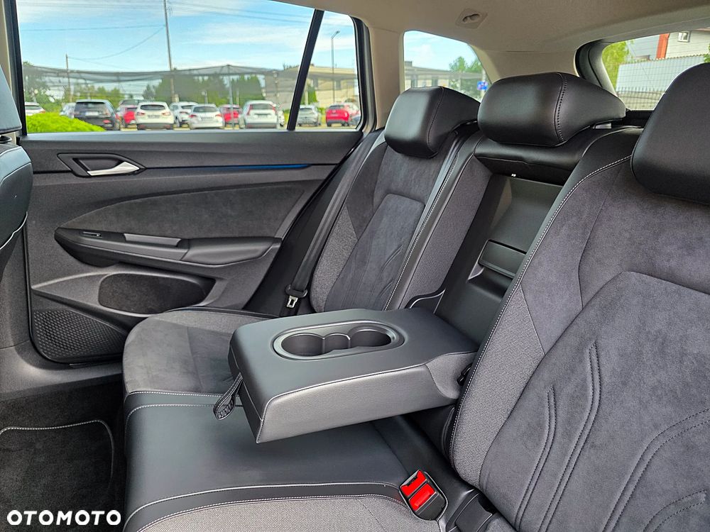 Volkswagen Golf 1.5 eTSI OPF DSG Style - 39
