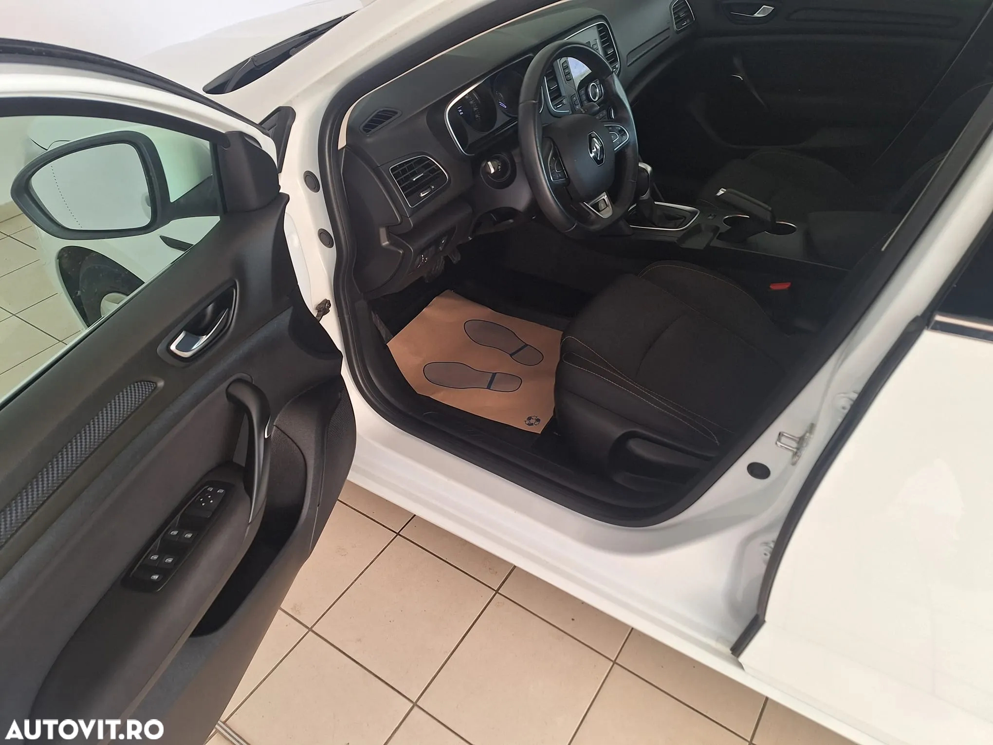 Renault Megane TCe EDC Zen - 6