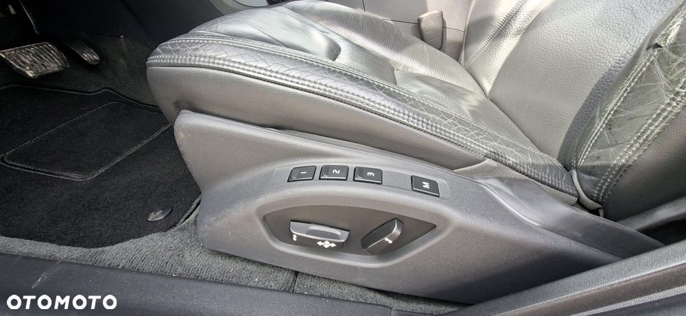 Volvo V60 D6 AWD Plug-in Hybrid Summum - 24