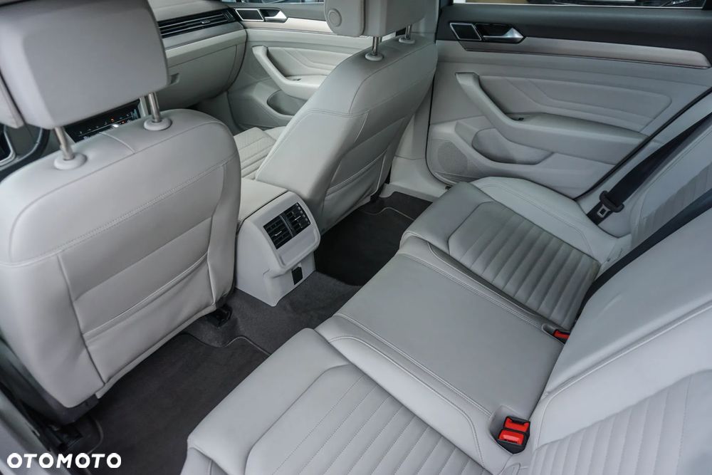 Volkswagen Passat 2.0 TDI Elegance DSG - 29